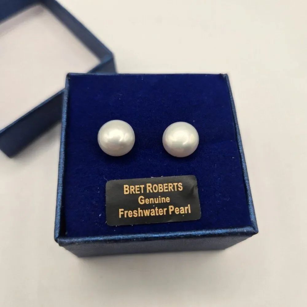 Freshwater Pearl Earrings Studs Bret Roberts New in Box Tag 3/8" Diameter
